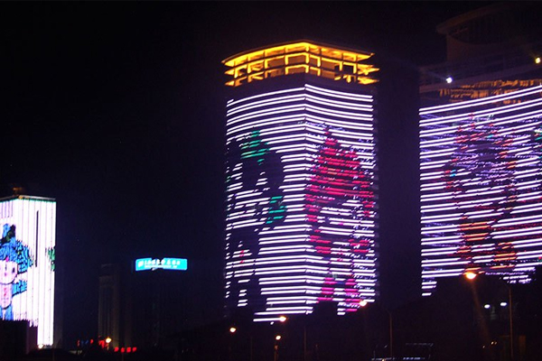 LED透明屏搭上夜游經(jīng)濟(jì)發(fā)展的快車(chē) 未來(lái)在景觀照明領(lǐng)域大放光彩