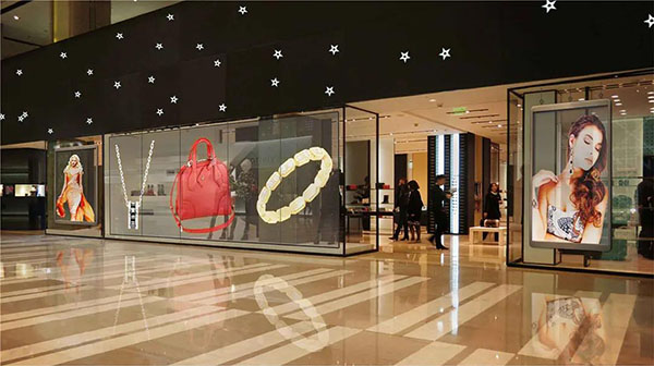 LED櫥窗透明屏是未來商店的標配